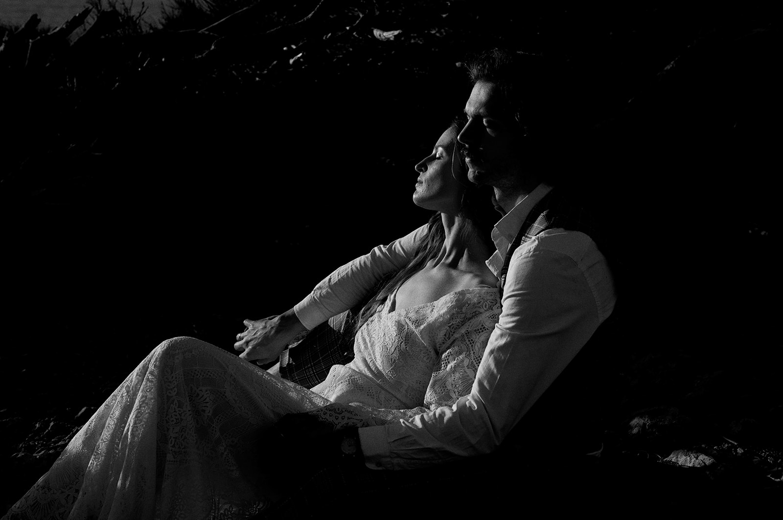 Bride and groom on the east coast of Mallorca at sunrise