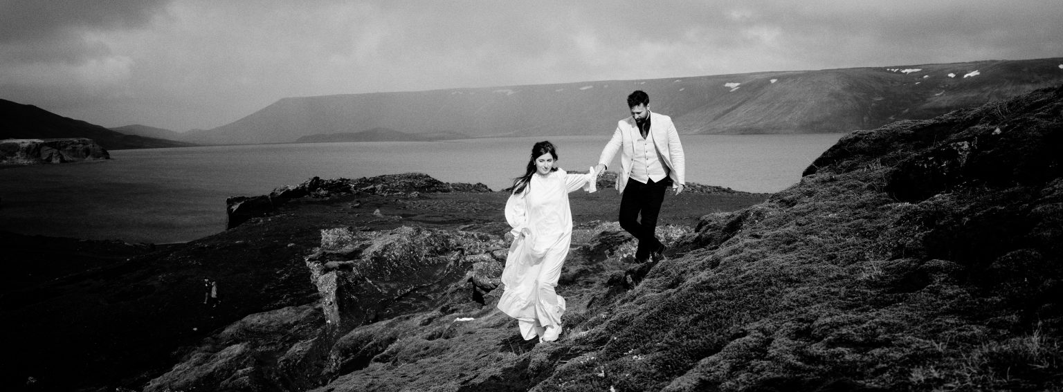 The couple walking above Kleifarvatn, Reykjanes