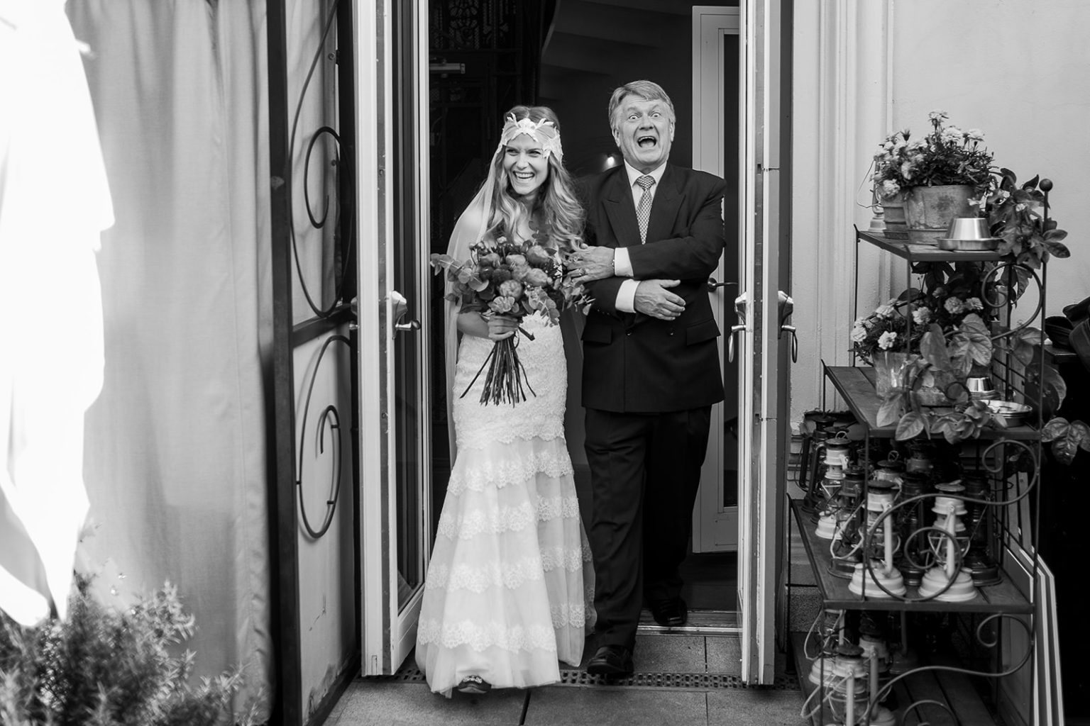 The bride and her father in the archway before the ceremony