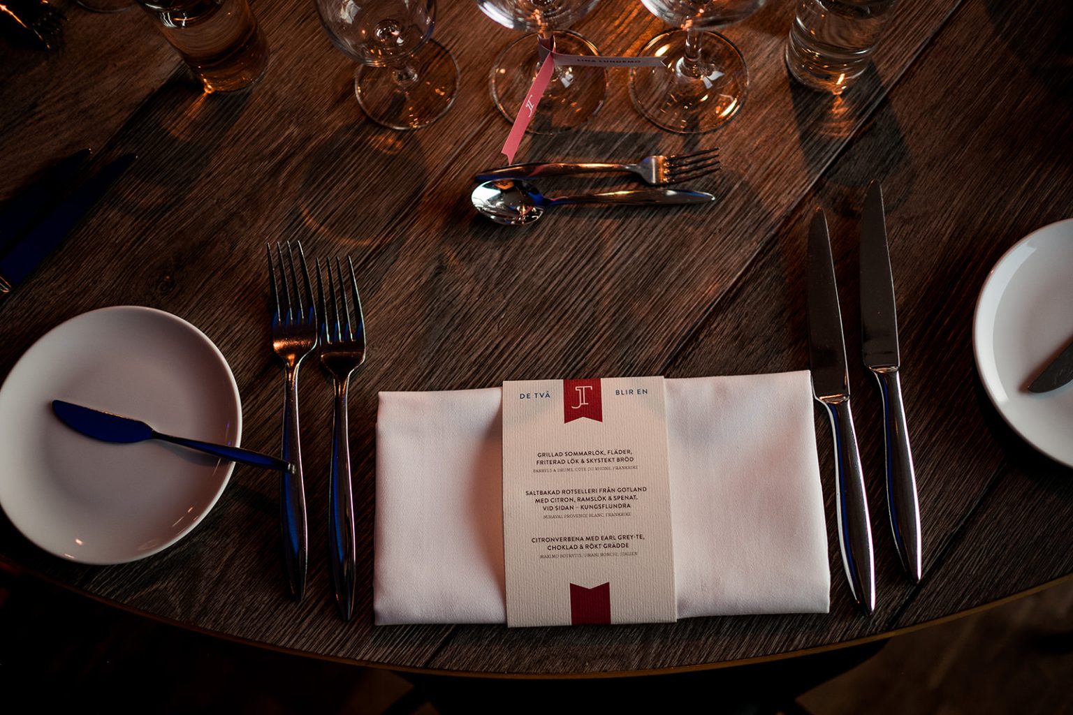 A place setting at the Fotografiska wedding dinner