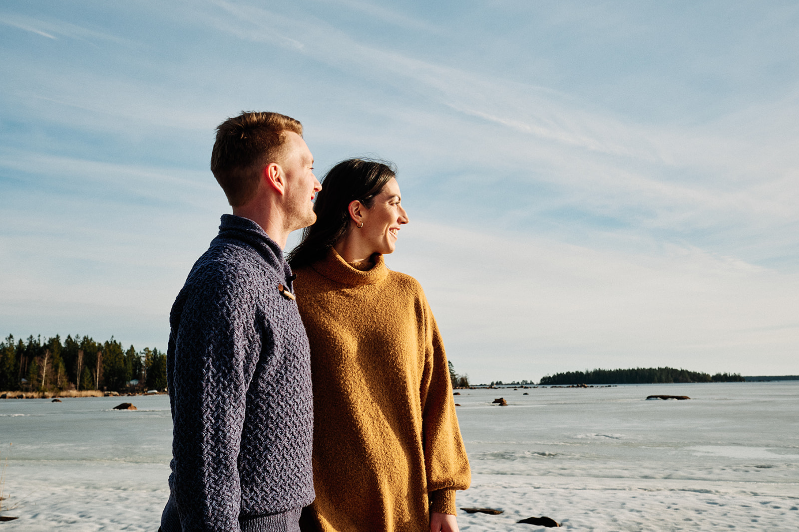Couple on the snowy Baltic shore near the Hop Farm Beach cabin, Söderhamn - Nordica Photography