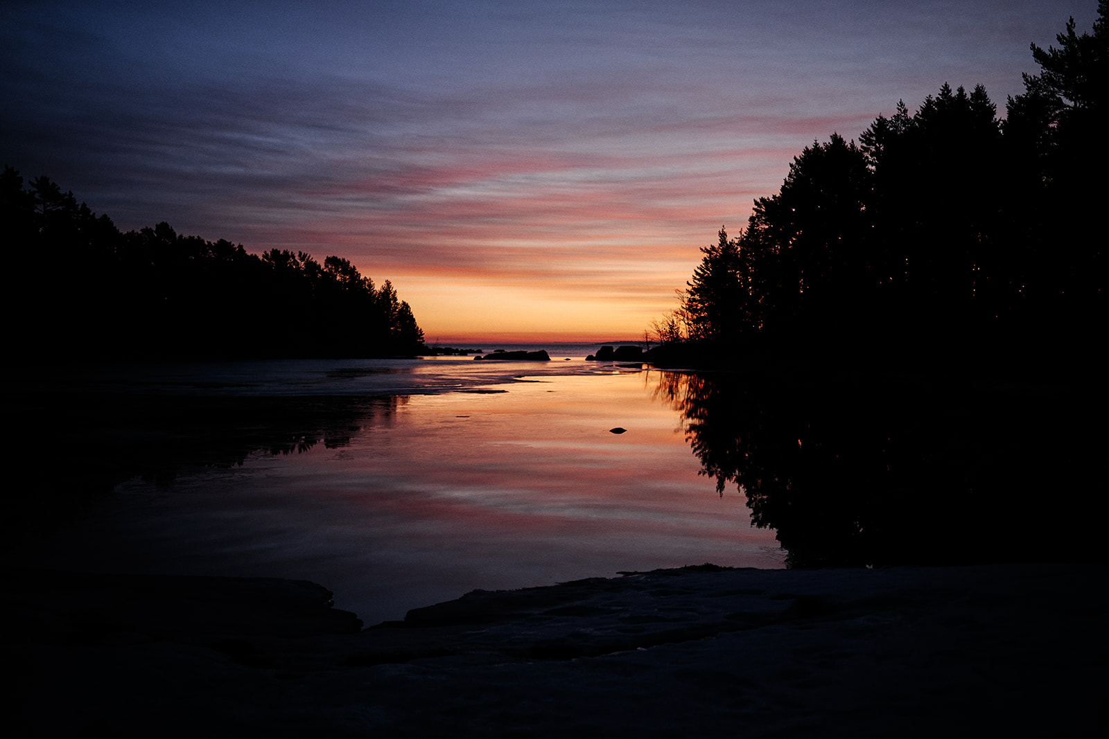 Pink dawn light over the Baltic shore at Söderhamn near the Hop Farm Beach cabin, Sweden - Nordica Photography