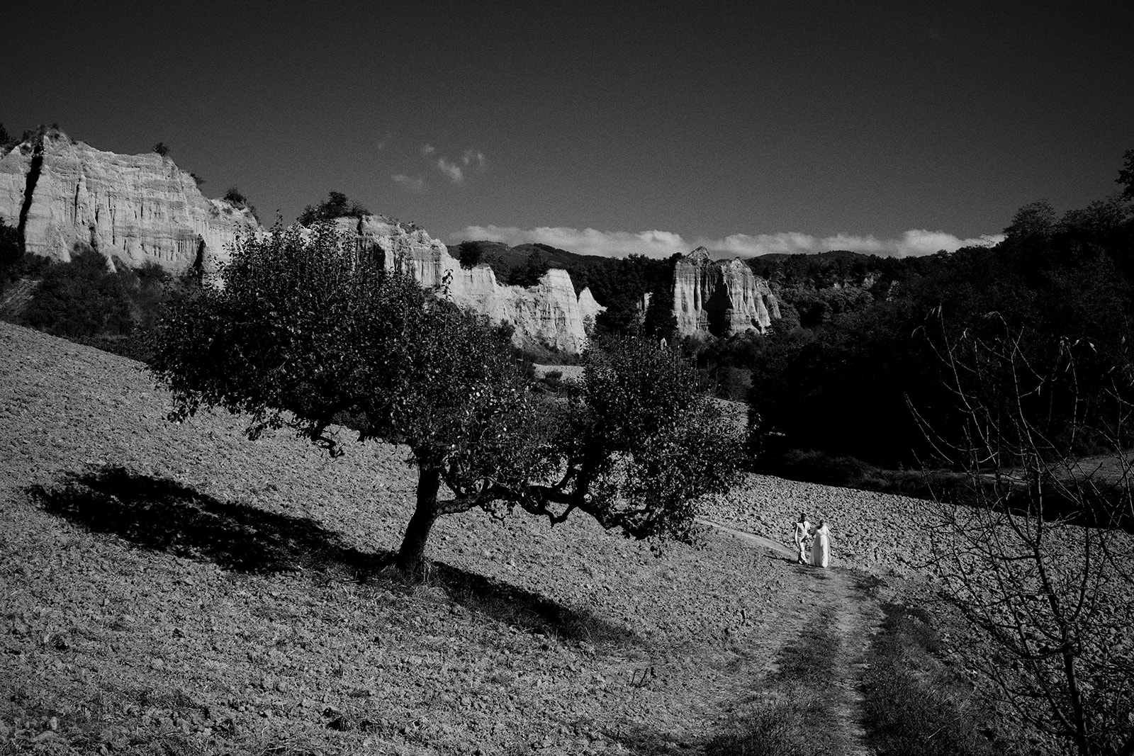 Monica and Marco in Montone, Umbria, in black and white