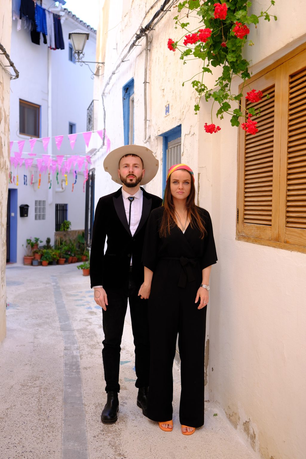Couple in a street in Chelva during a Western-styled Valencia session