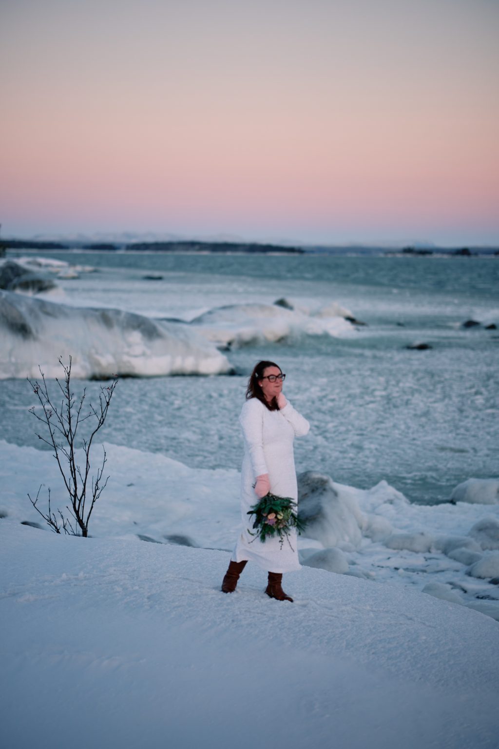 The bride crossing the snow with her bouquet, a Scandinavian winter elopement