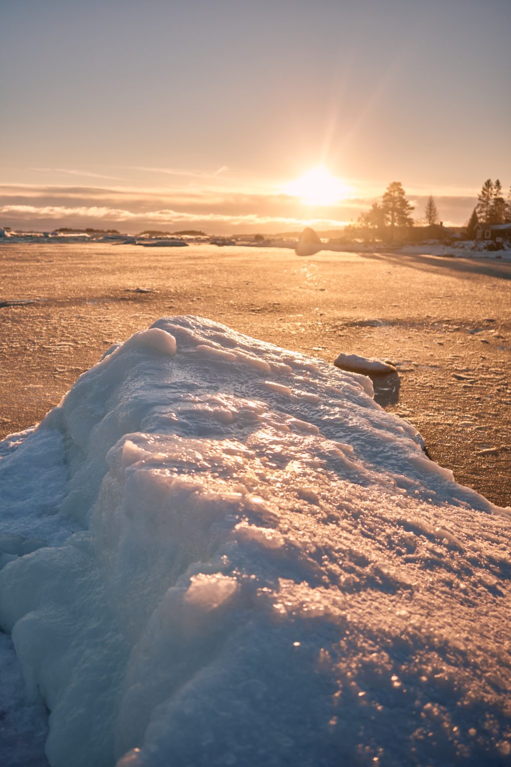 Winter sun over deep snow, a Swedish elopement in Hälsingland