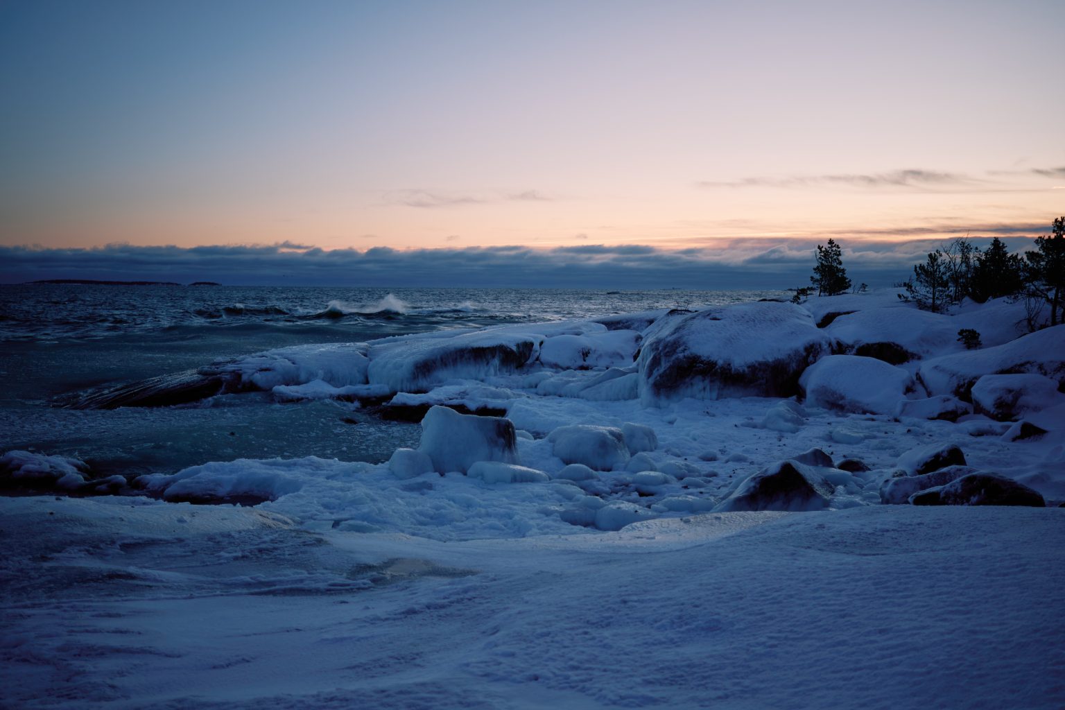 The frozen Baltic shore at blue hour, winter elopement in Sweden