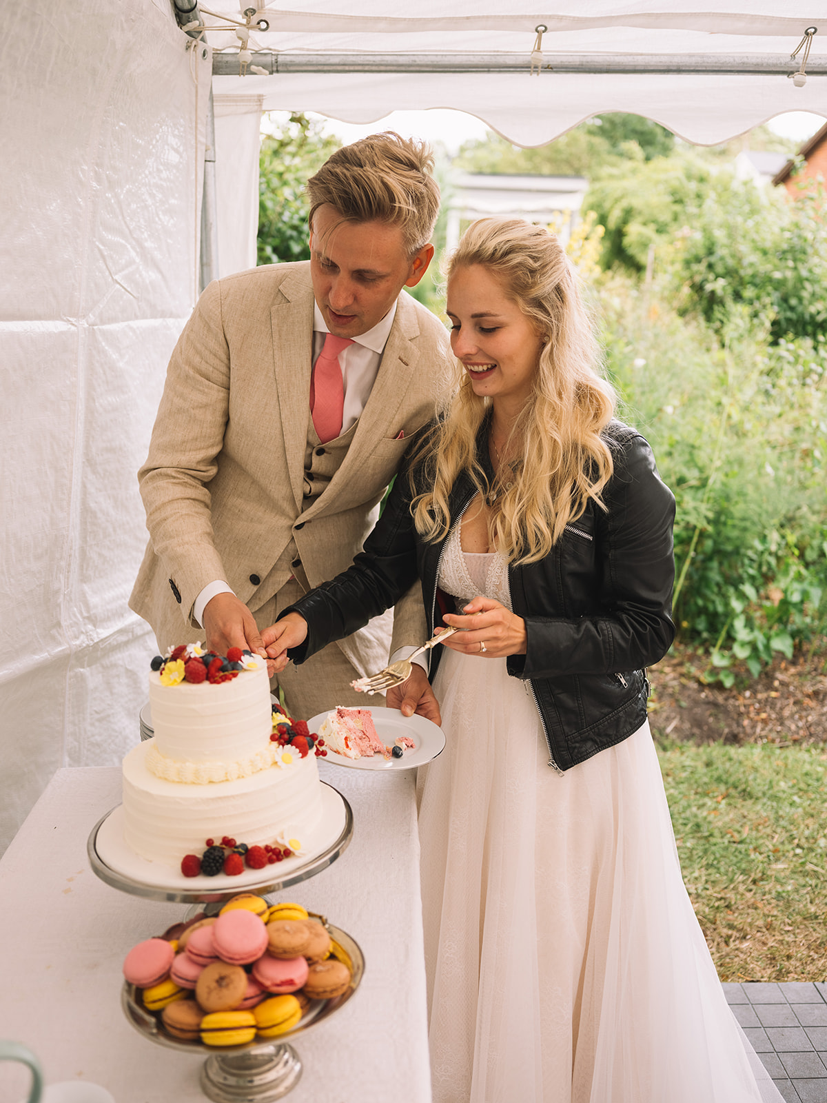 Cutting the cake in the garden at Lomma