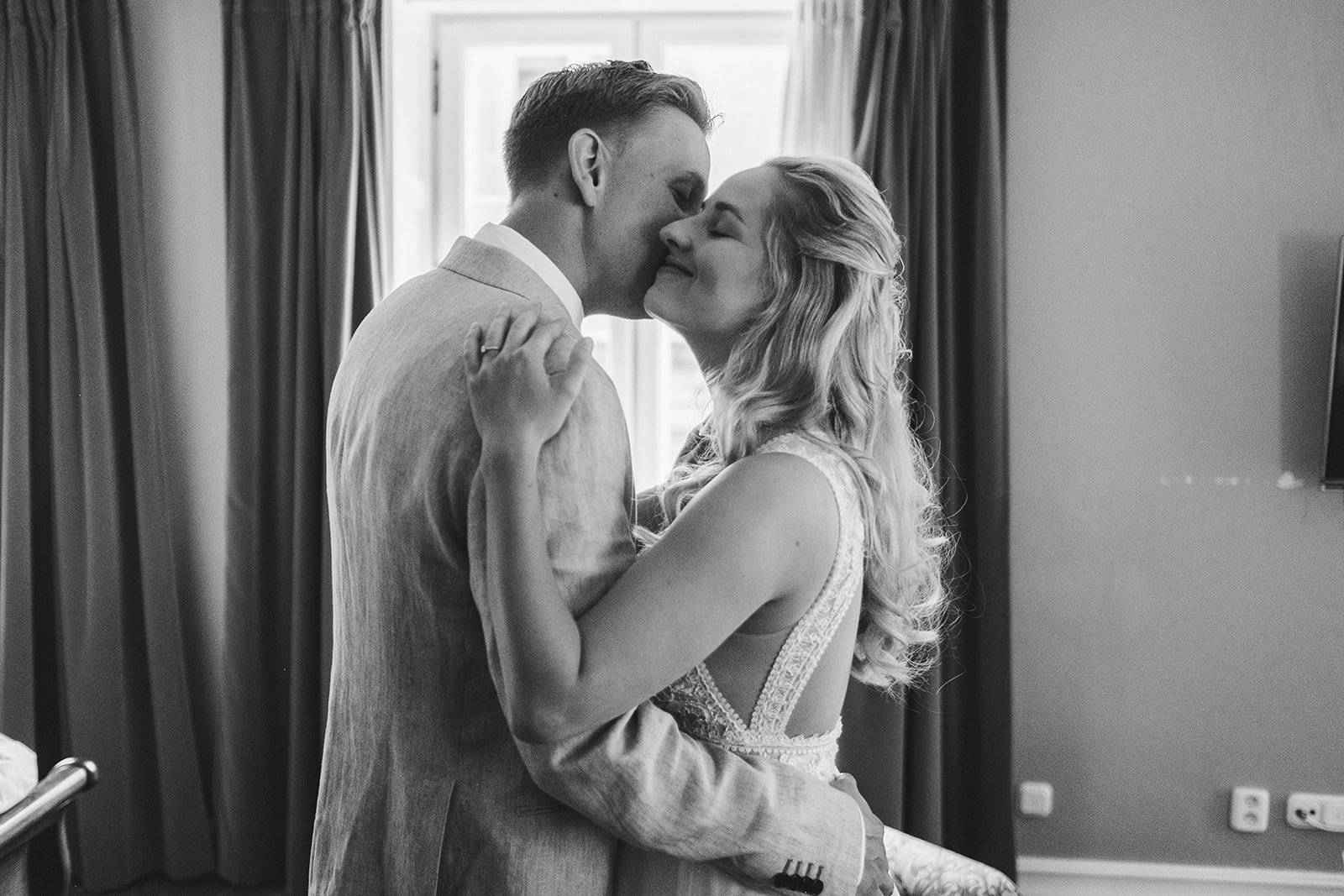 Alice and Marcus in the hotel room before the ceremony, black and white