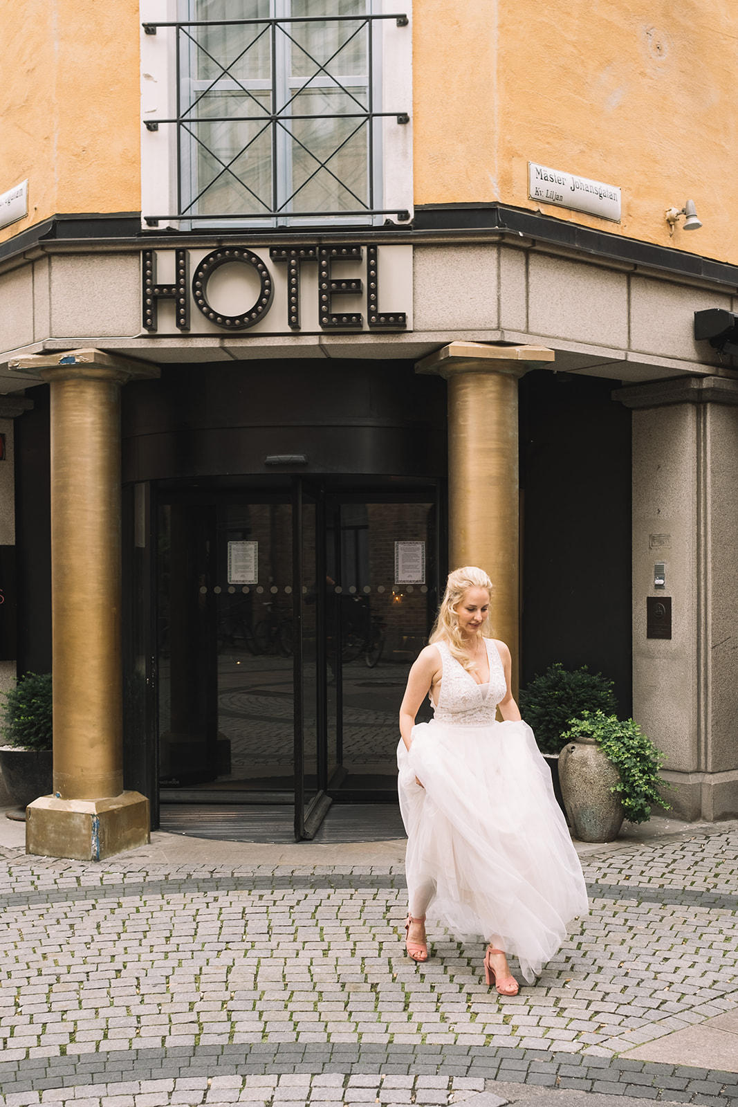 The bride outside MJ’s Hotel in Malmö