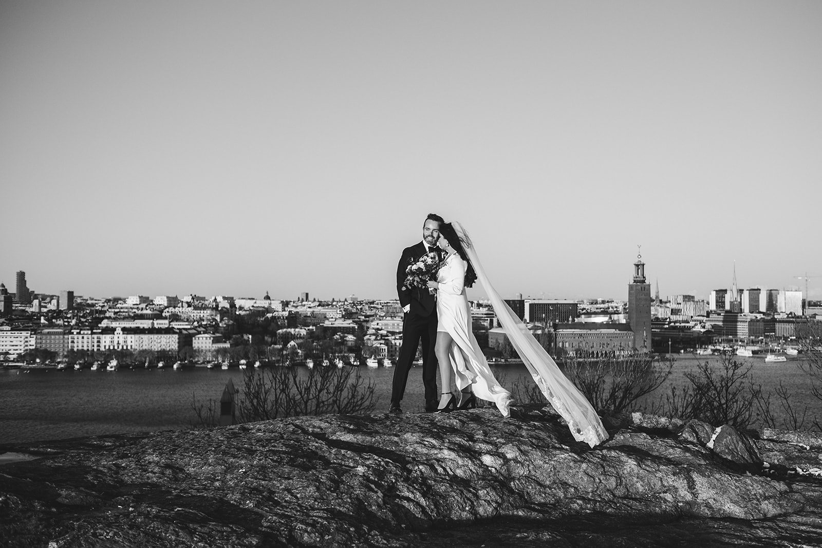 The couple on the bare rock above Söder, black and white