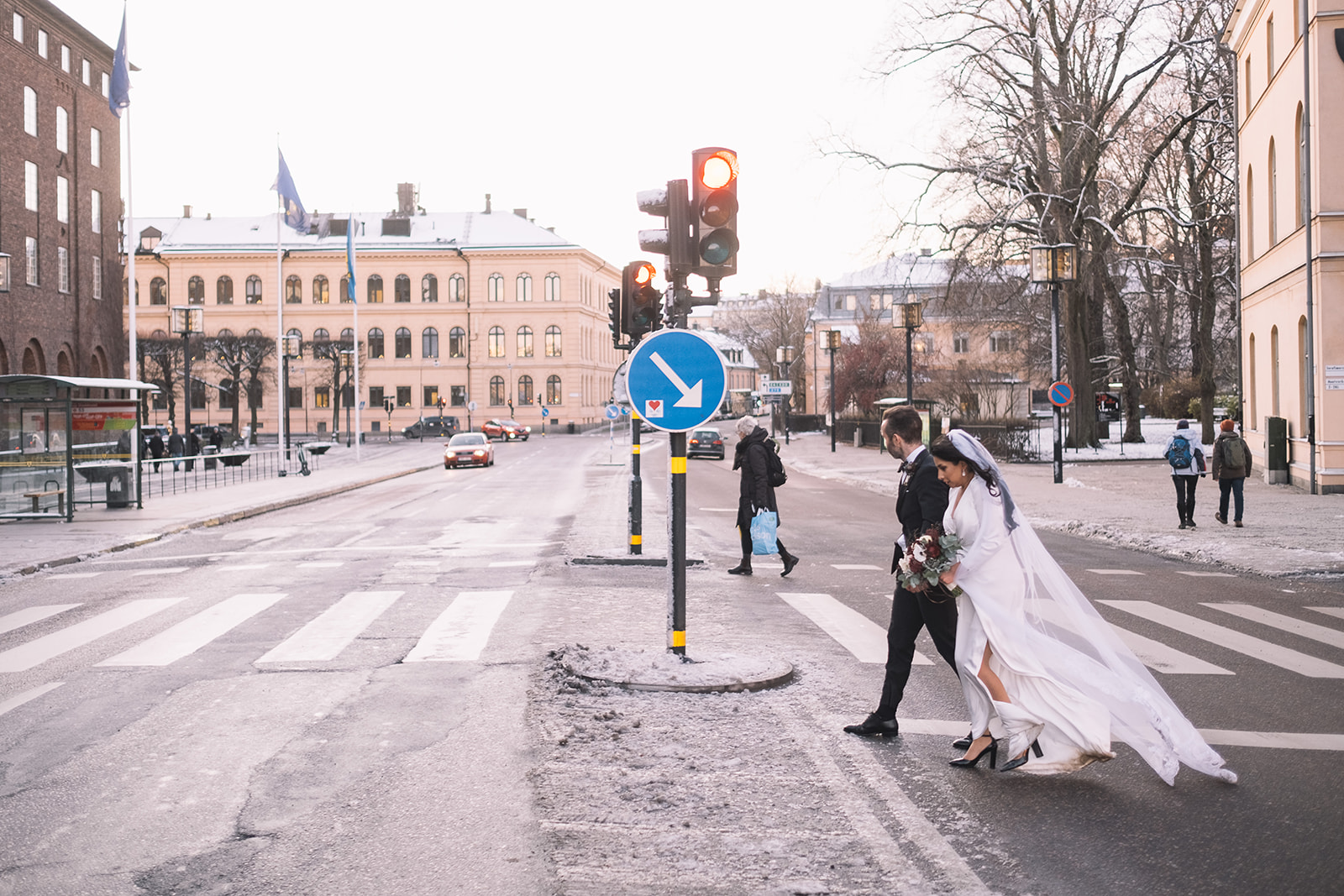A bride crossing the road on the way to Stockholm City Hall