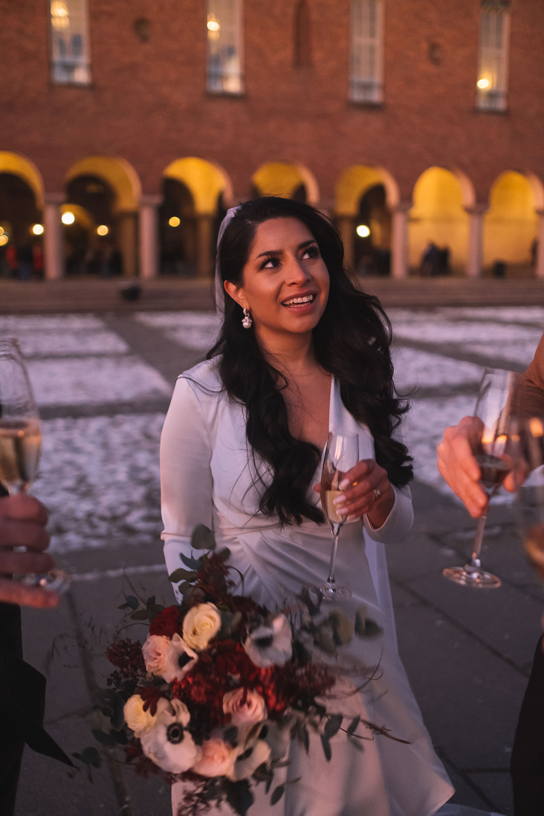 The bride outside the lit arcade of Stadshuset