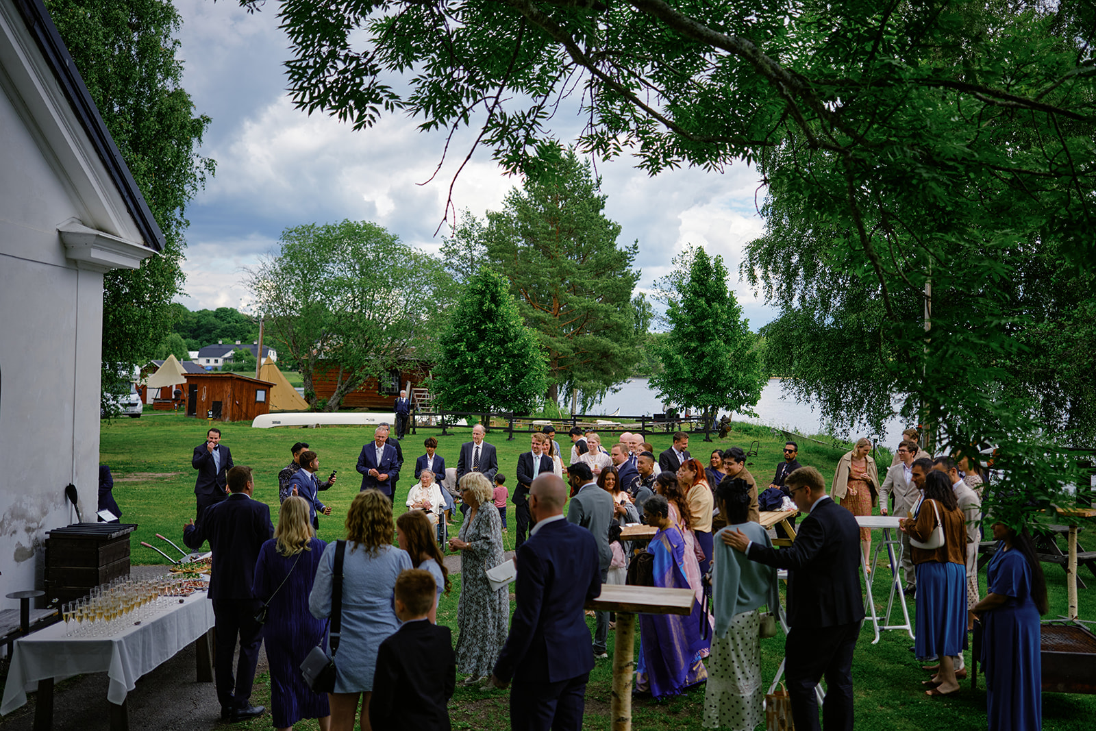Drinks on the lawn at Gysinge Herrg&aring;rd after the ceremony