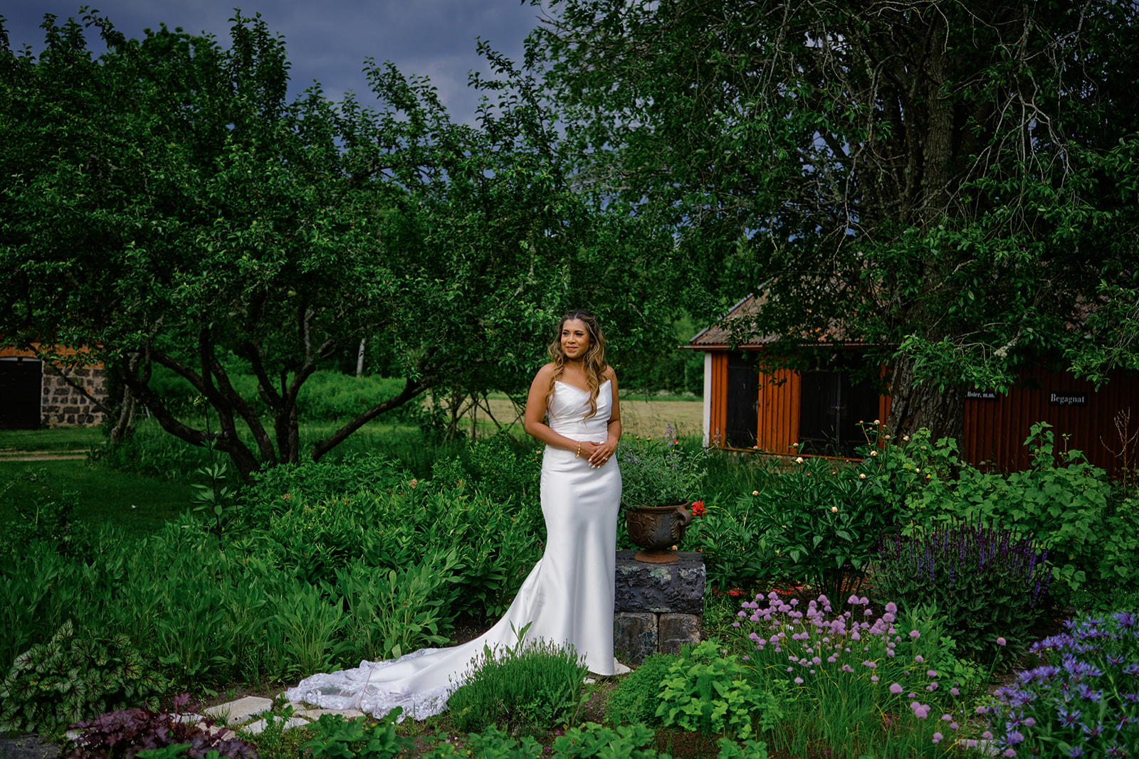 The bride in the orchard at Gysinge