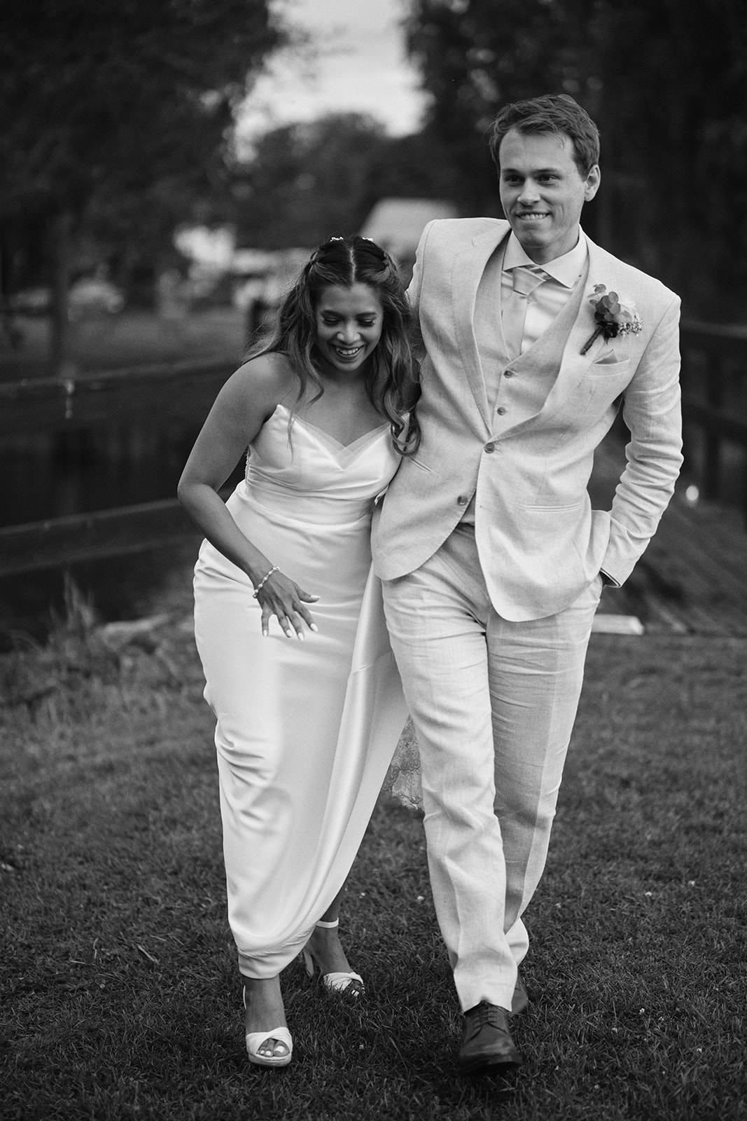 Pavi and Edvin running in the rain, black and white