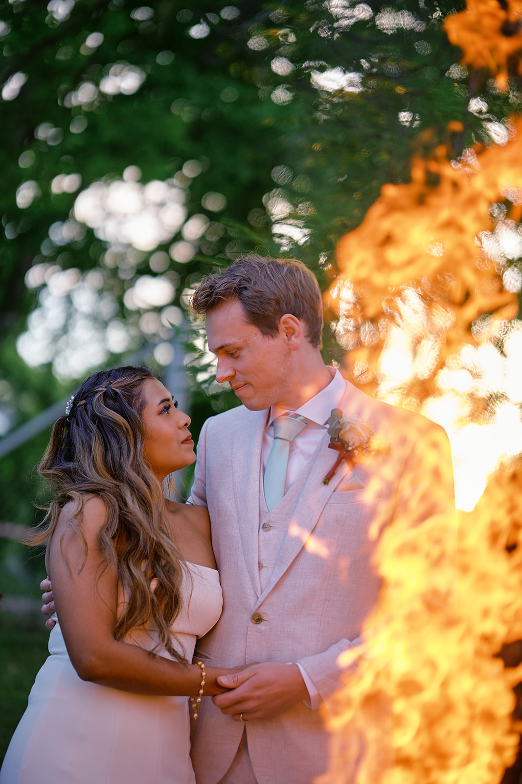 The couple beside the fire at Gysinge Herrg&aring;rd