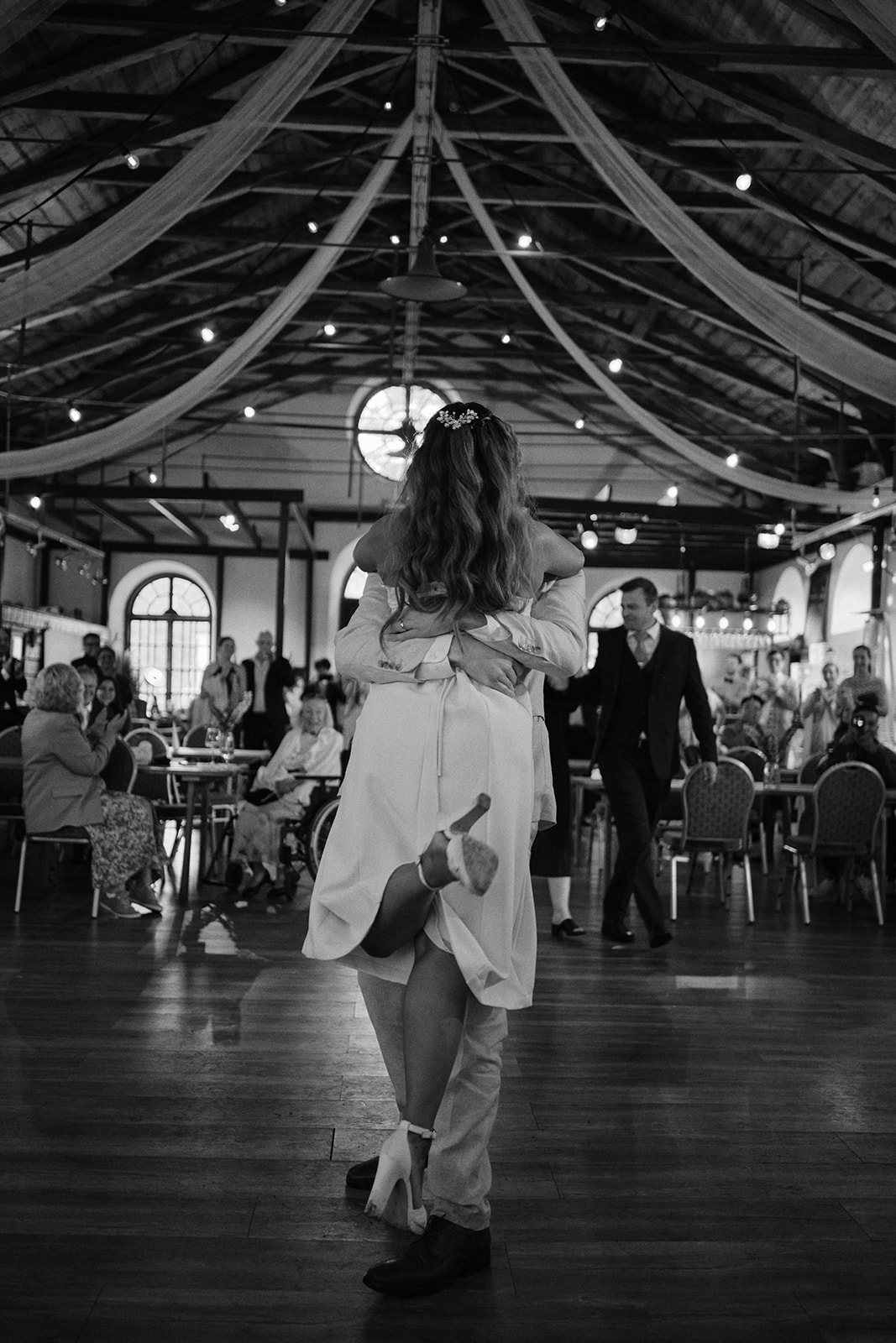 Dancing in the ballroom at Gysinge Herrg&aring;rd, black and white