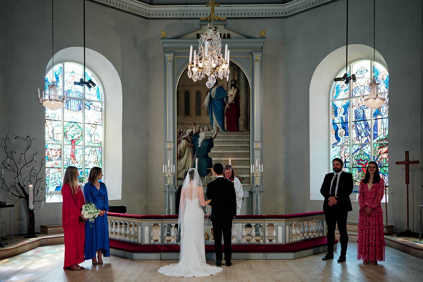 The altar and stained glass of Sl&auml;ps kyrka during the ceremony