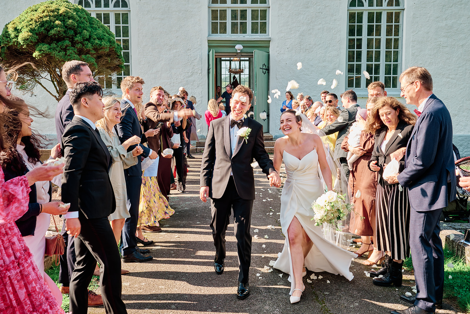 Confetti outside Sl&auml;ps kyrka after the ceremony