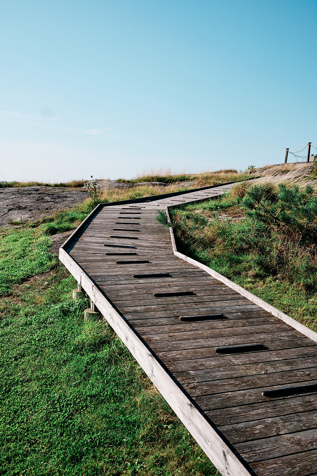 The boardwalk down to Hov&aring;s Kallbadhus