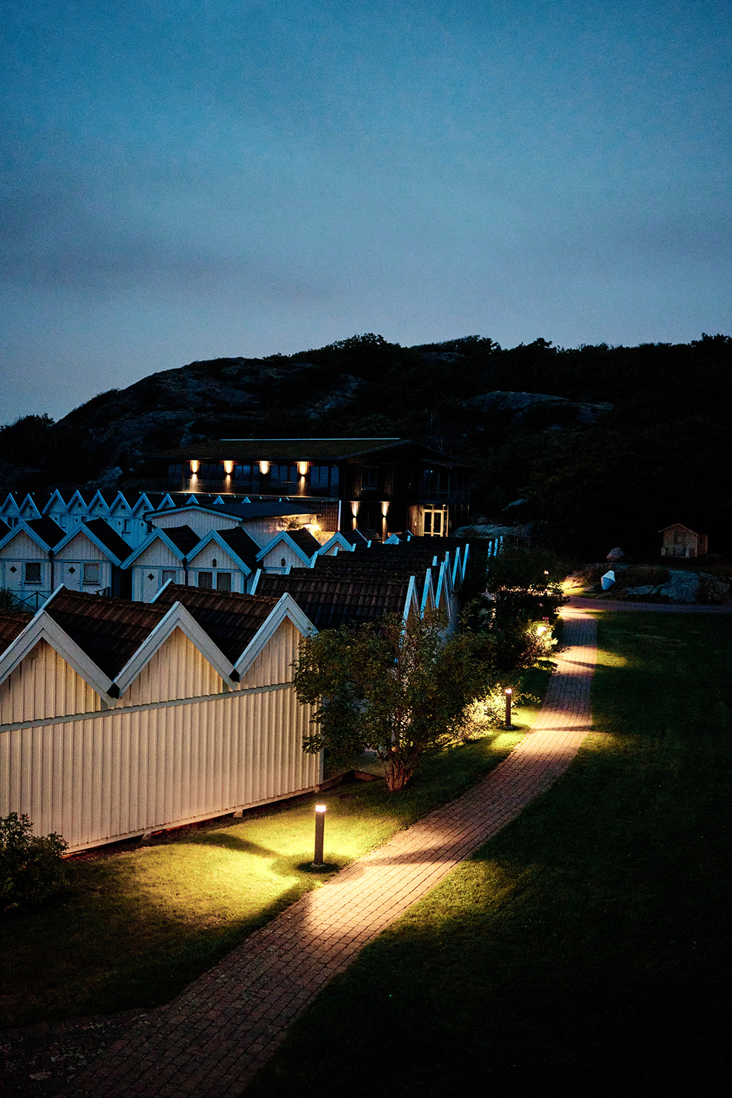 Hov&aring;s Kallbadhus lit up on a September evening